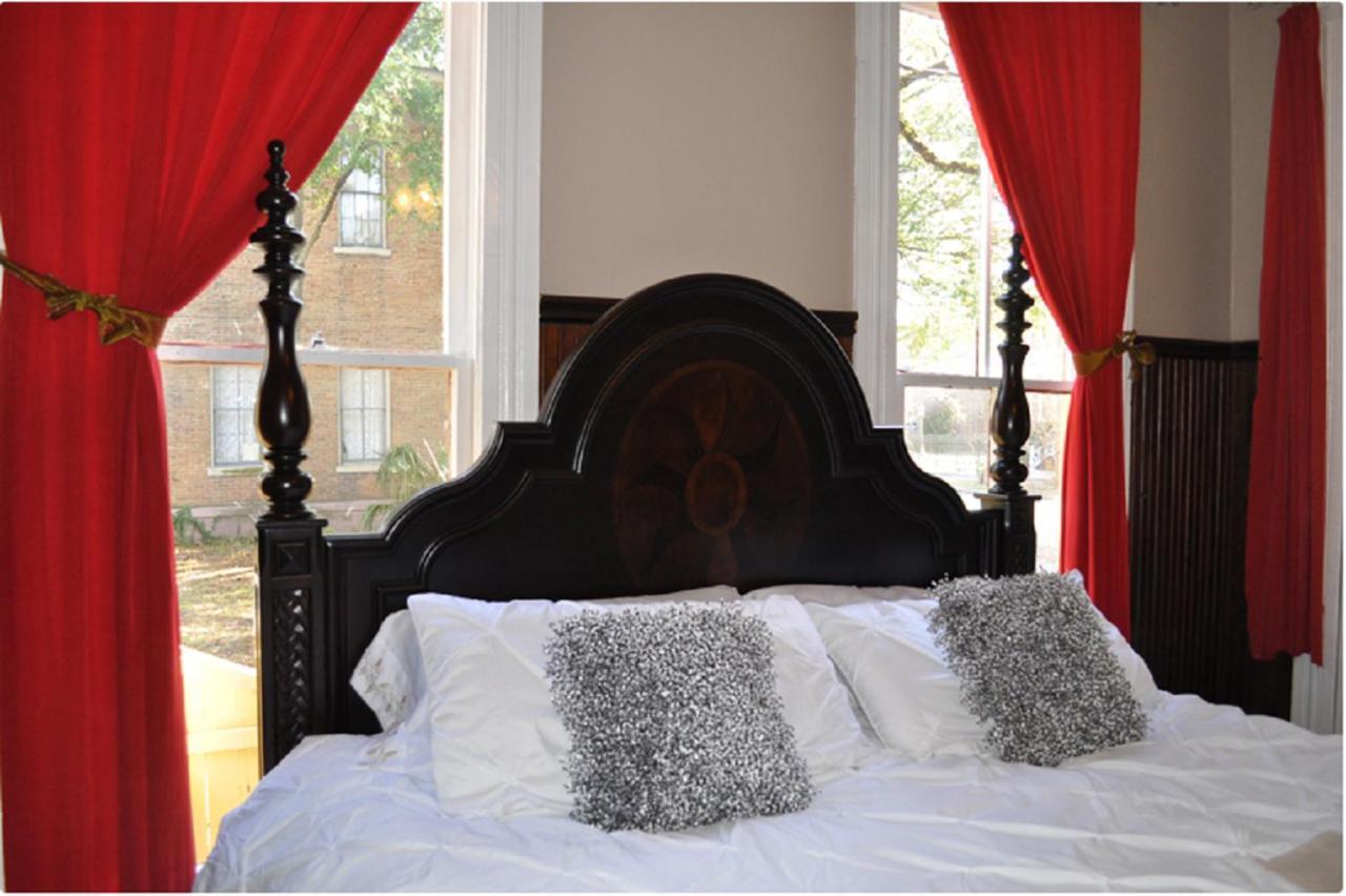 The Mardi Gras House Bed and Breakfast Mobile Eksteriør billede