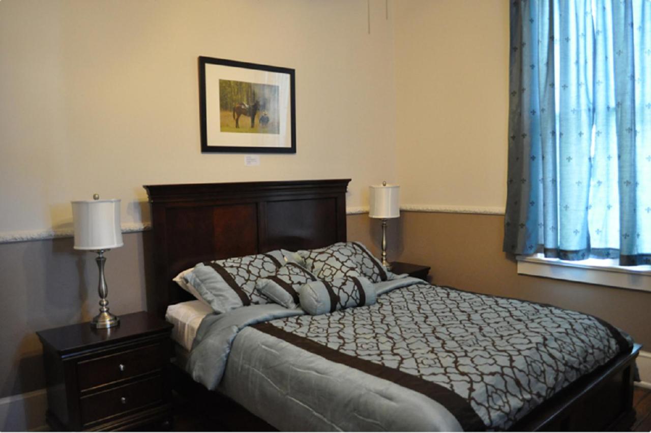 The Mardi Gras House Bed and Breakfast Mobile Eksteriør billede