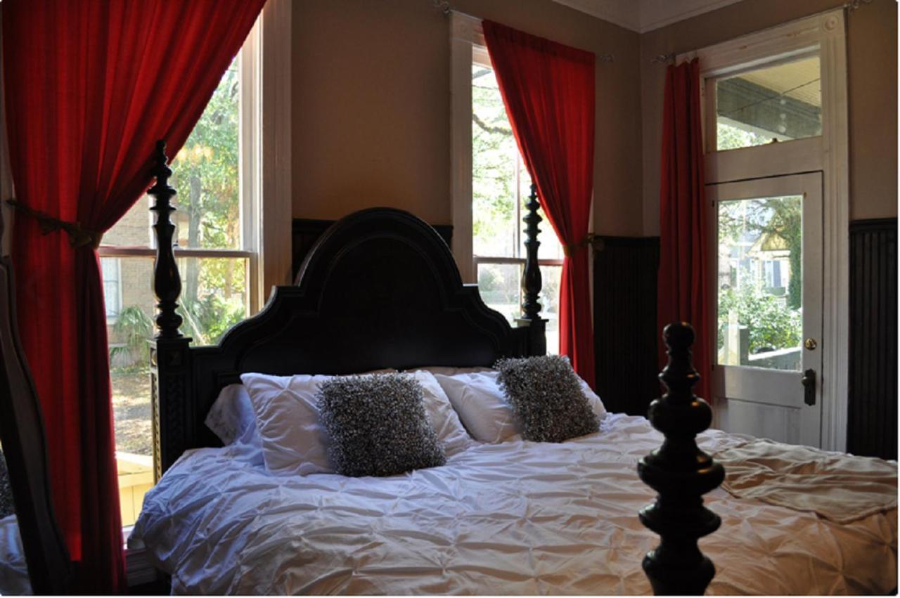 The Mardi Gras House Bed and Breakfast Mobile Eksteriør billede