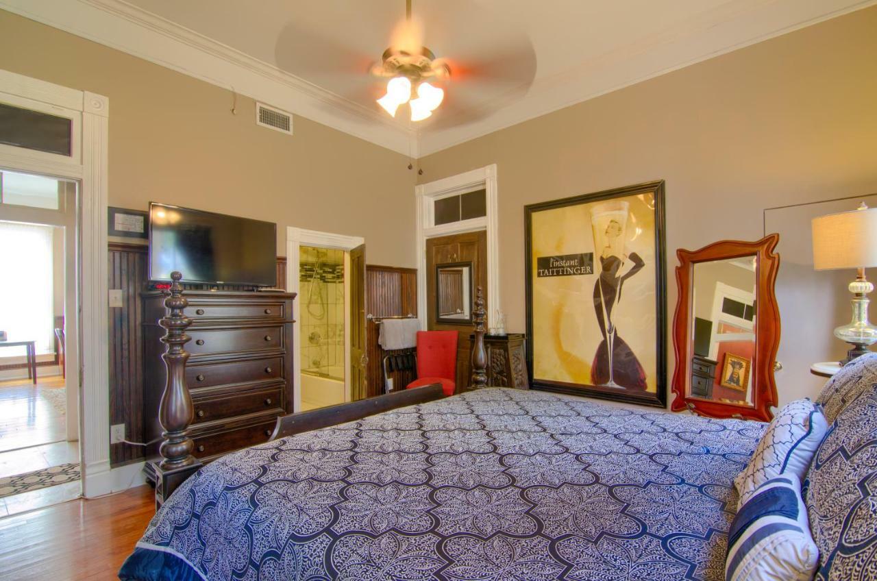 The Mardi Gras House Bed and Breakfast Mobile Eksteriør billede